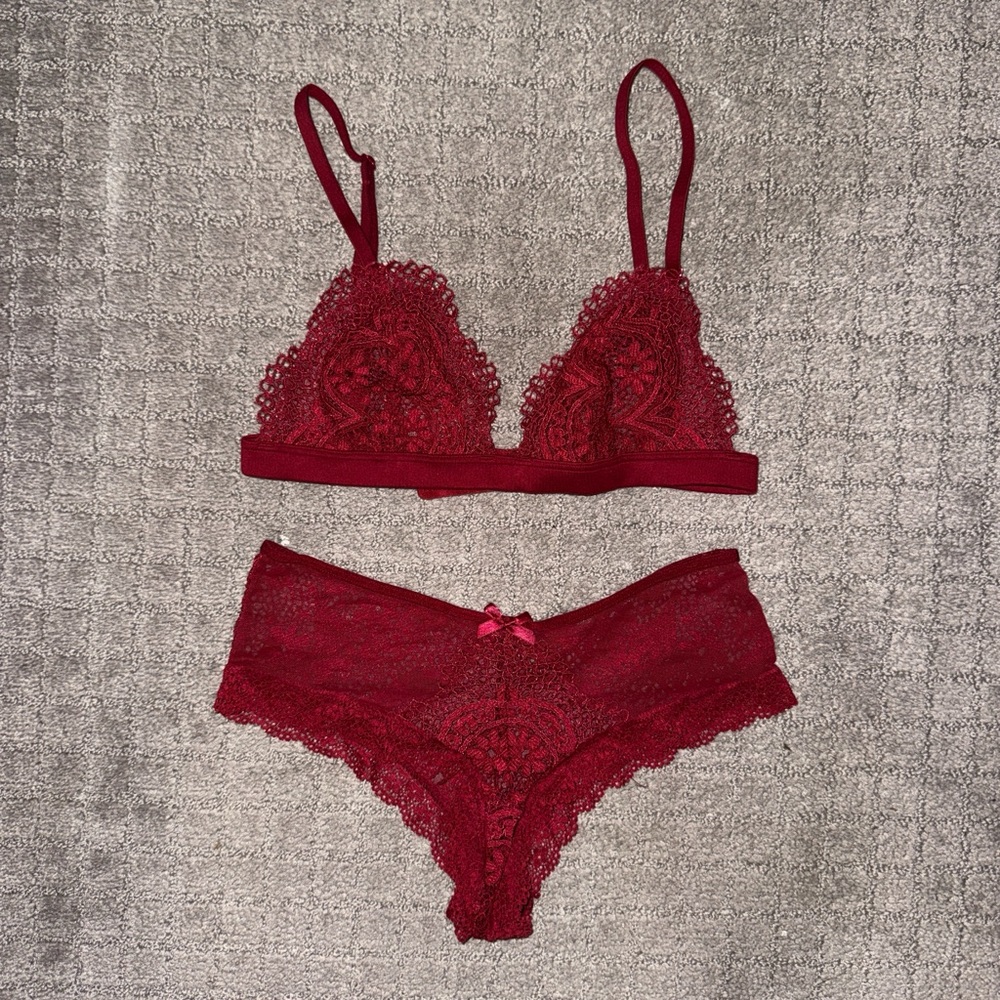 Women's Lace Bralette & Bikini Set - Burgundy